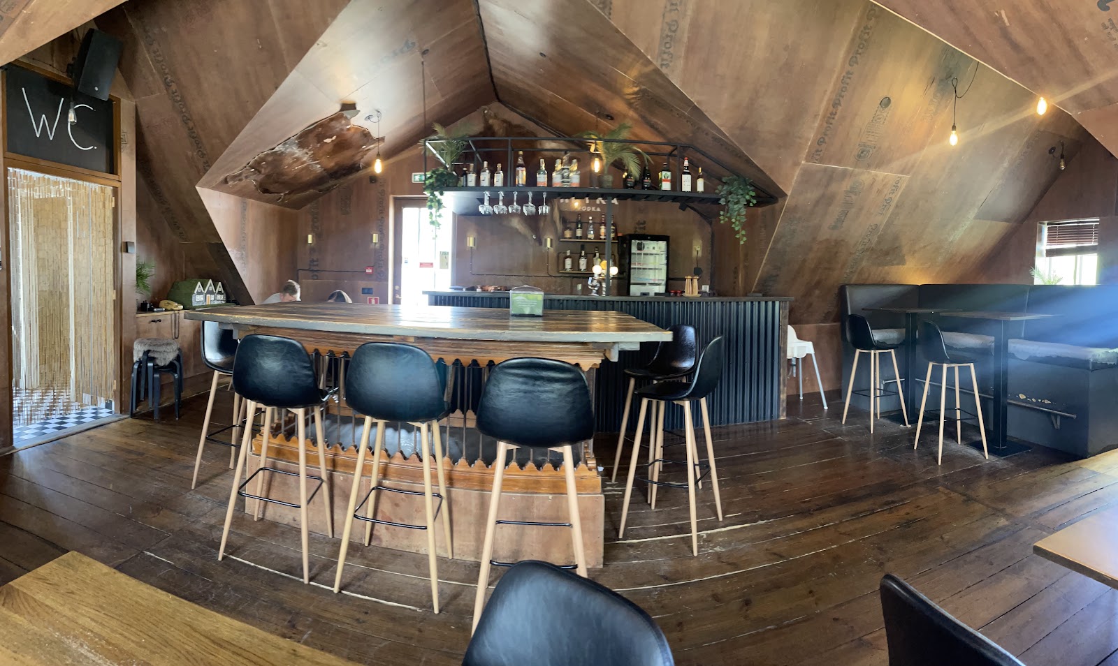 Cosy interior atmosphere at Icelandic Craft Bar